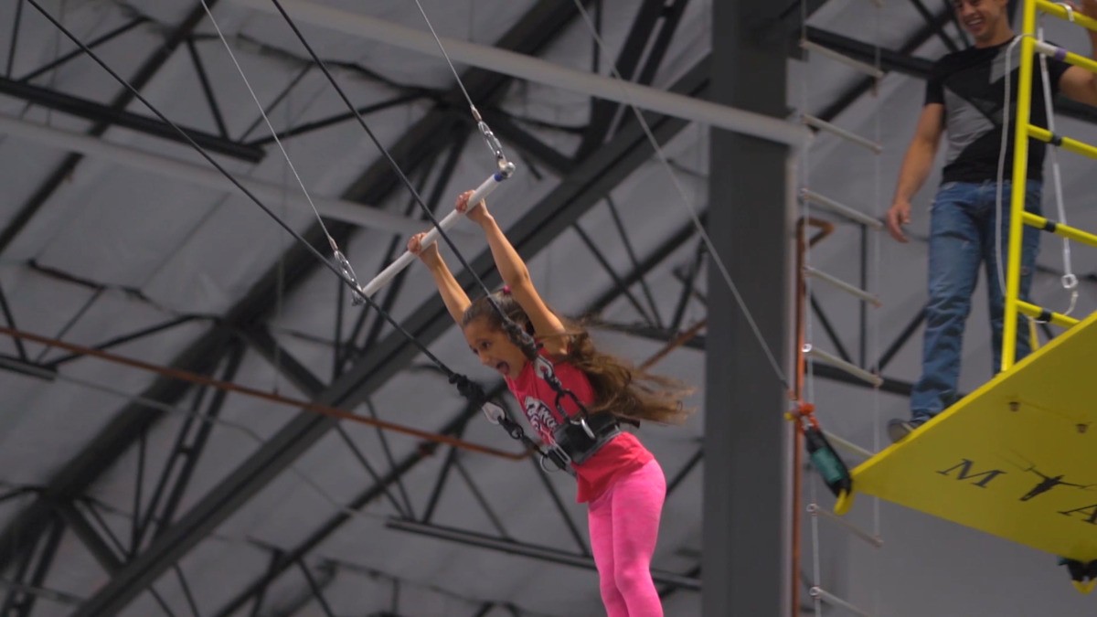 Flying Trapeze Girl
